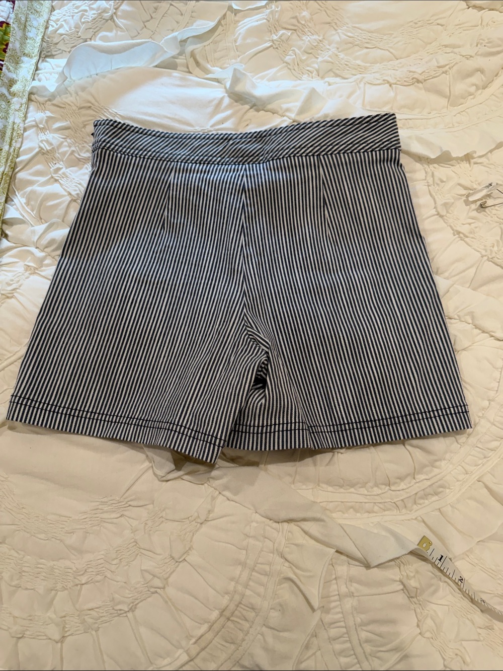 Trina Turk Navy & White Striped Shorts, sz 4 - Picture 5 of 5